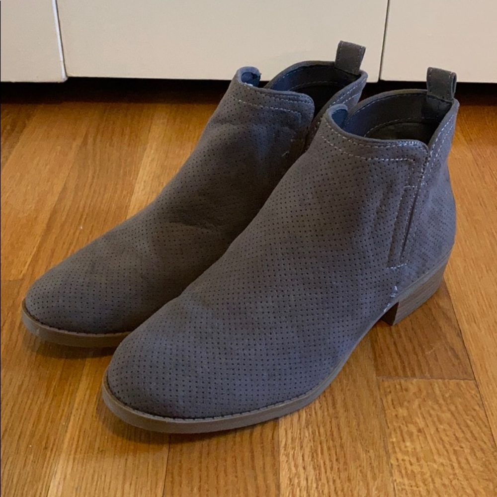 Target Universal Thread booties